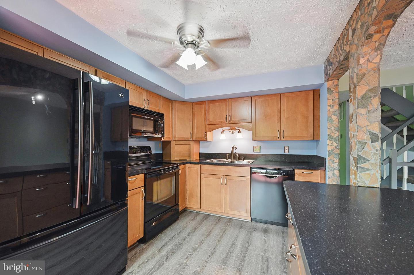 9922 OAKDALE WOODS CT, VIENNA, Virginia 22181, 3 Bedrooms Bedrooms, ,2 BathroomsBathrooms,Residential,For sale,9922 OAKDALE WOODS CT,VAFX2246170 MLS # VAFX2246170