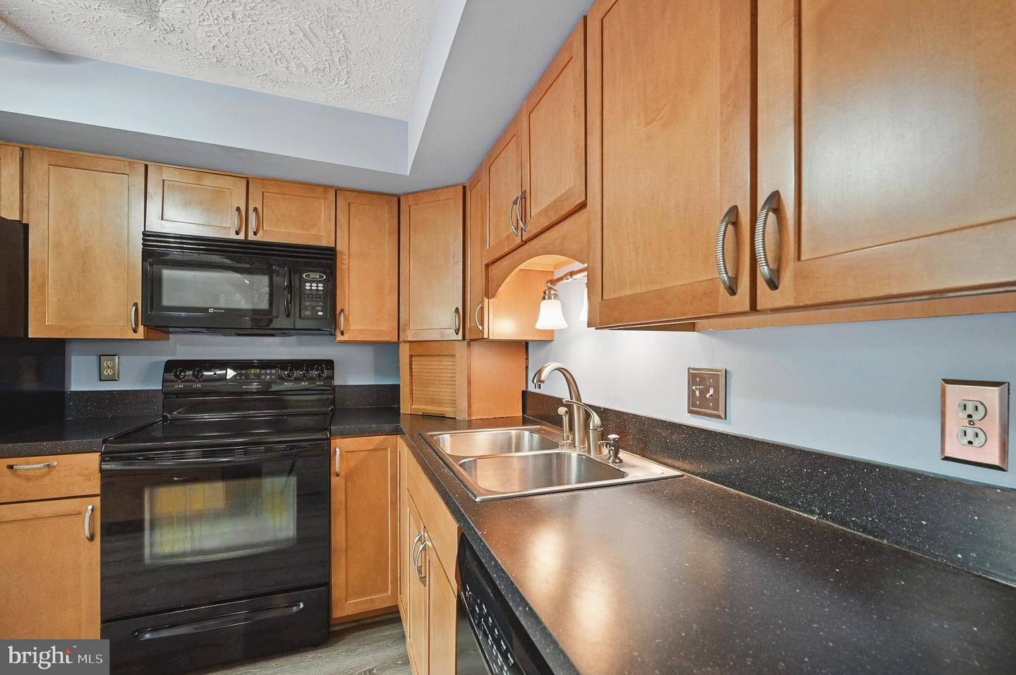 9922 OAKDALE WOODS CT, VIENNA, Virginia 22181, 3 Bedrooms Bedrooms, ,2 BathroomsBathrooms,Residential,For sale,9922 OAKDALE WOODS CT,VAFX2246170 MLS # VAFX2246170
