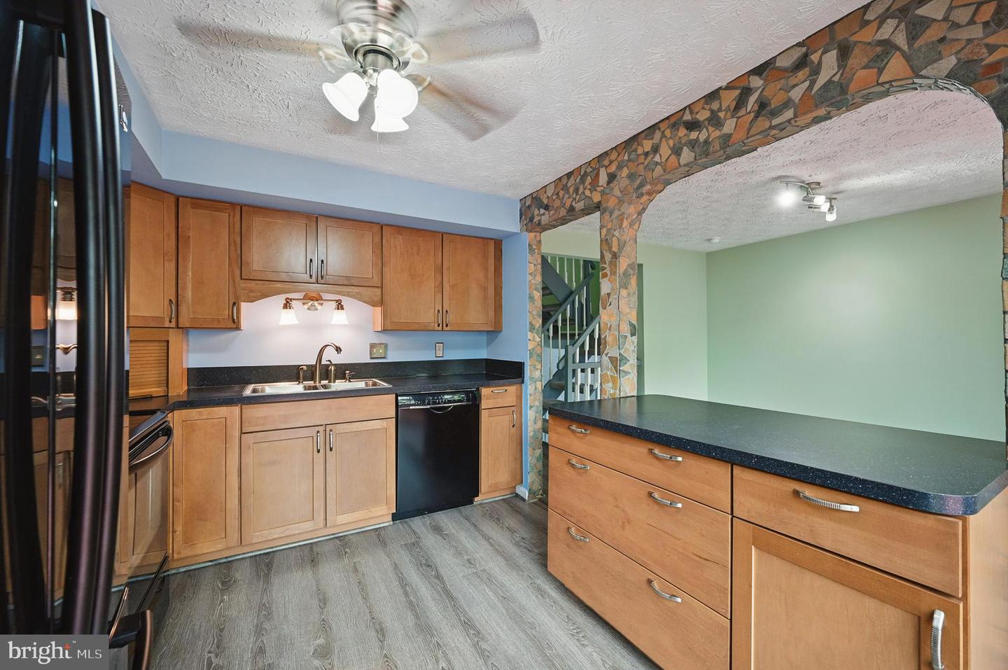 9922 OAKDALE WOODS CT, VIENNA, Virginia 22181, 3 Bedrooms Bedrooms, ,2 BathroomsBathrooms,Residential,For sale,9922 OAKDALE WOODS CT,VAFX2246170 MLS # VAFX2246170