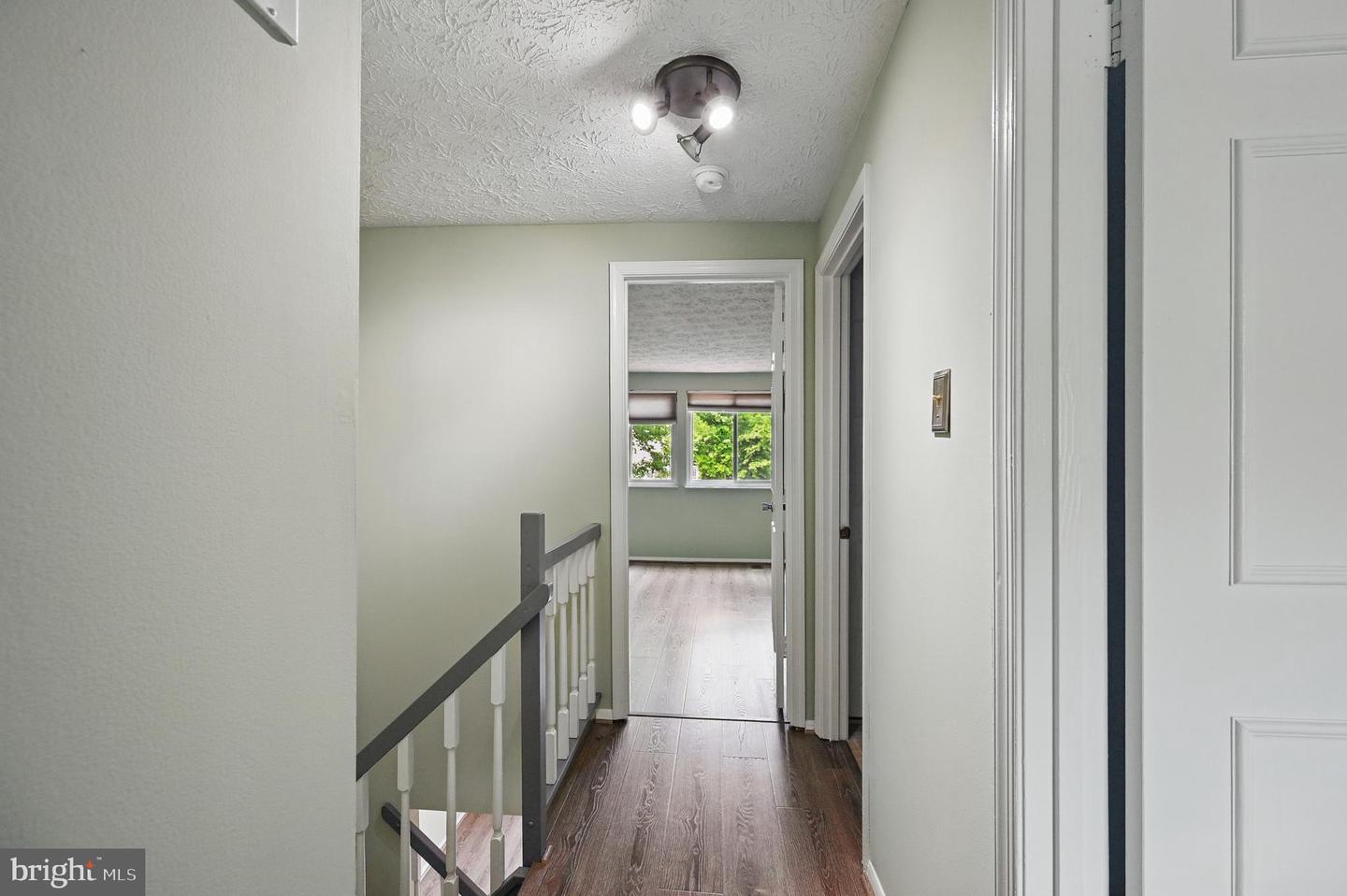 9922 OAKDALE WOODS CT, VIENNA, Virginia 22181, 3 Bedrooms Bedrooms, ,2 BathroomsBathrooms,Residential,For sale,9922 OAKDALE WOODS CT,VAFX2246170 MLS # VAFX2246170