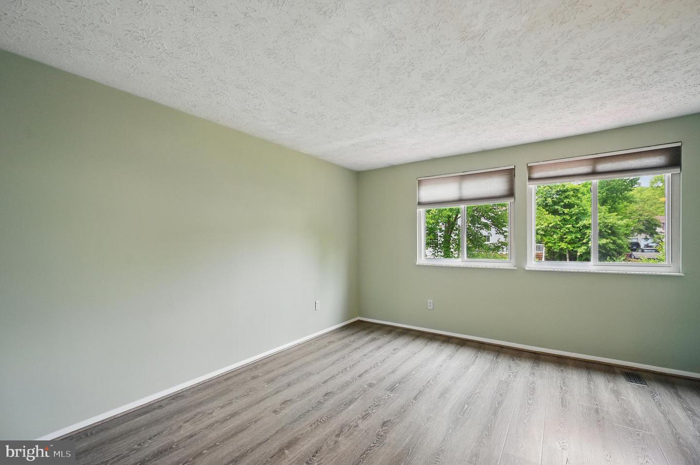 9922 OAKDALE WOODS CT, VIENNA, Virginia 22181, 3 Bedrooms Bedrooms, ,2 BathroomsBathrooms,Residential,For sale,9922 OAKDALE WOODS CT,VAFX2246170 MLS # VAFX2246170
