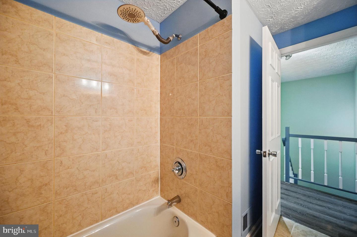 9922 OAKDALE WOODS CT, VIENNA, Virginia 22181, 3 Bedrooms Bedrooms, ,2 BathroomsBathrooms,Residential,For sale,9922 OAKDALE WOODS CT,VAFX2246170 MLS # VAFX2246170