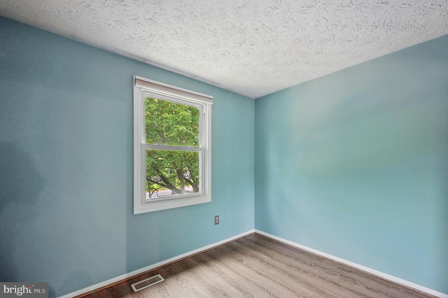 9922 OAKDALE WOODS CT, VIENNA, Virginia 22181, 3 Bedrooms Bedrooms, ,2 BathroomsBathrooms,Residential,For sale,9922 OAKDALE WOODS CT,VAFX2246170 MLS # VAFX2246170