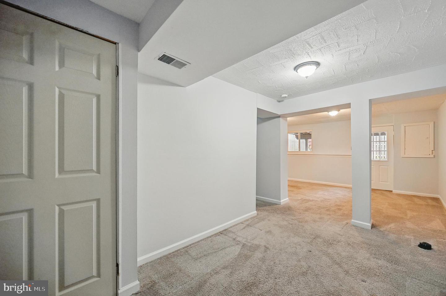 9922 OAKDALE WOODS CT, VIENNA, Virginia 22181, 3 Bedrooms Bedrooms, ,2 BathroomsBathrooms,Residential,For sale,9922 OAKDALE WOODS CT,VAFX2246170 MLS # VAFX2246170