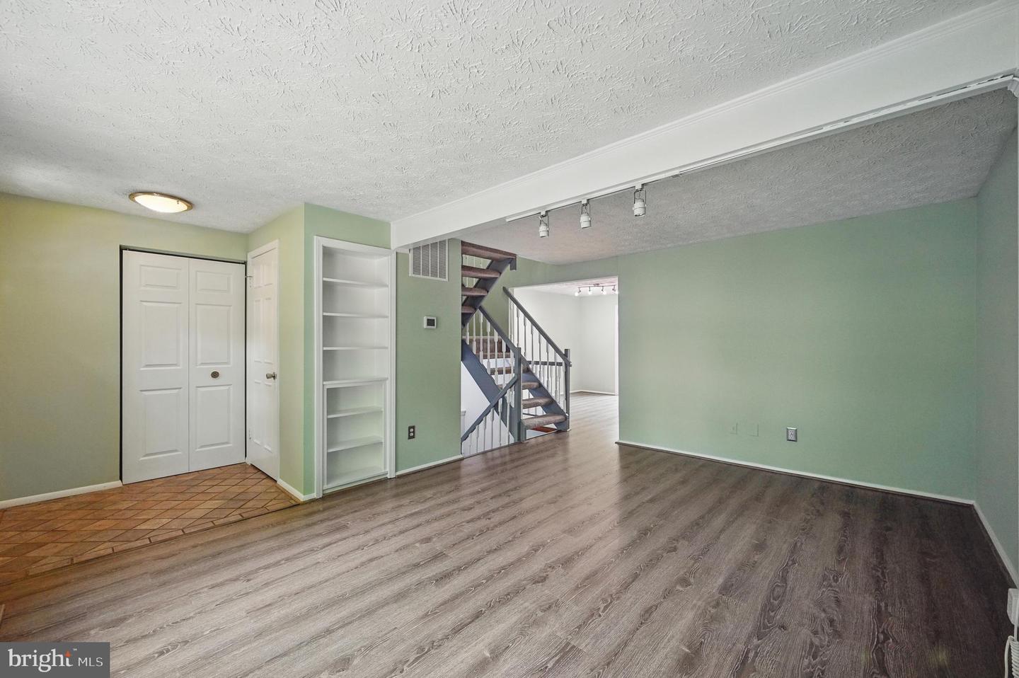 9922 OAKDALE WOODS CT, VIENNA, Virginia 22181, 3 Bedrooms Bedrooms, ,2 BathroomsBathrooms,Residential,For sale,9922 OAKDALE WOODS CT,VAFX2246170 MLS # VAFX2246170