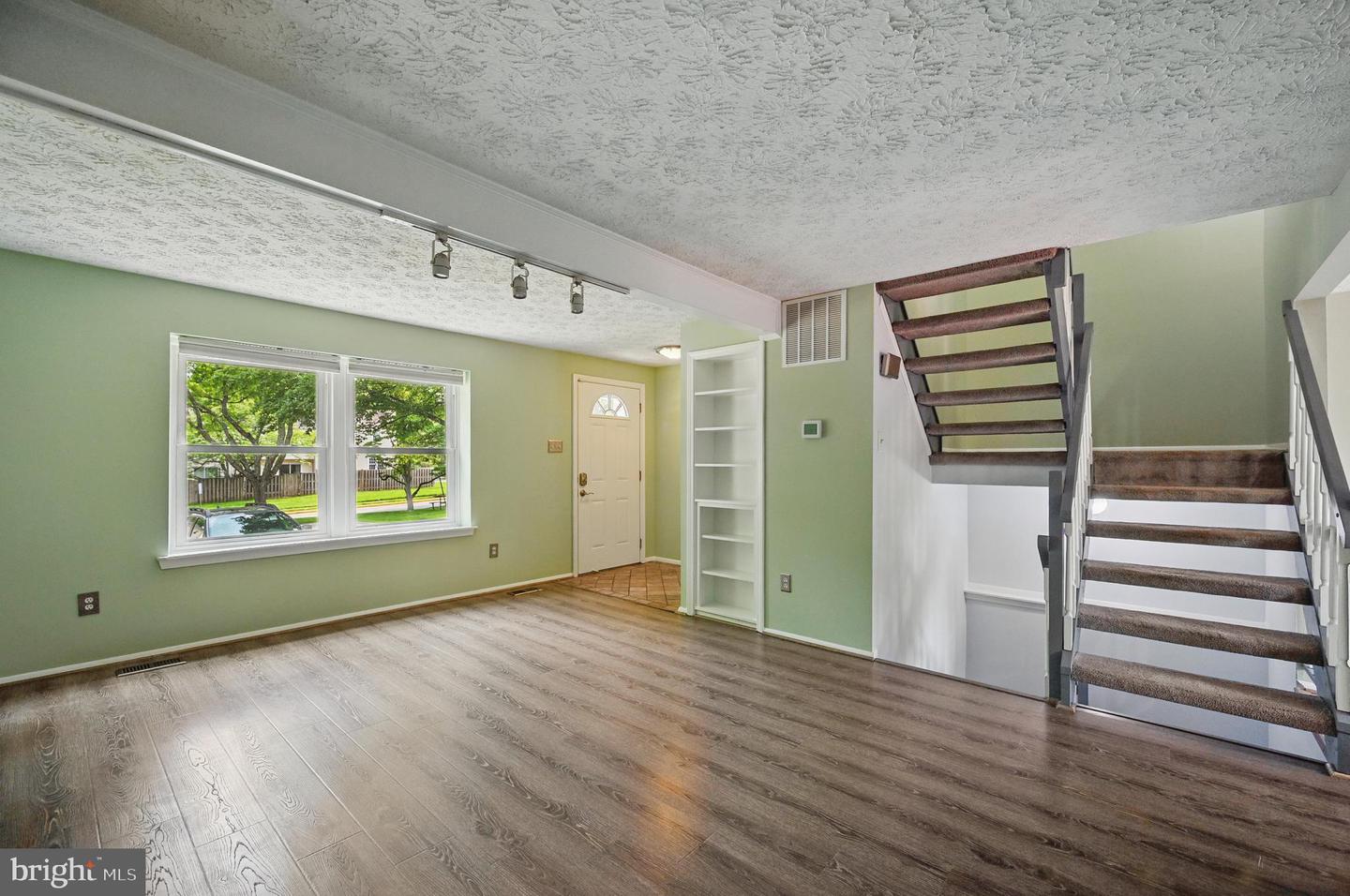 9922 OAKDALE WOODS CT, VIENNA, Virginia 22181, 3 Bedrooms Bedrooms, ,2 BathroomsBathrooms,Residential,For sale,9922 OAKDALE WOODS CT,VAFX2246170 MLS # VAFX2246170