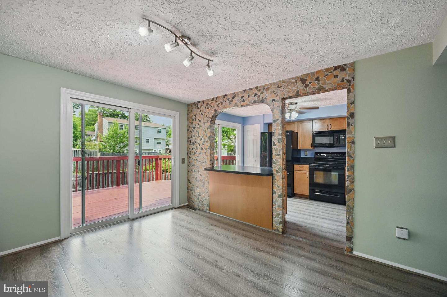 9922 OAKDALE WOODS CT, VIENNA, Virginia 22181, 3 Bedrooms Bedrooms, ,2 BathroomsBathrooms,Residential,For sale,9922 OAKDALE WOODS CT,VAFX2246170 MLS # VAFX2246170