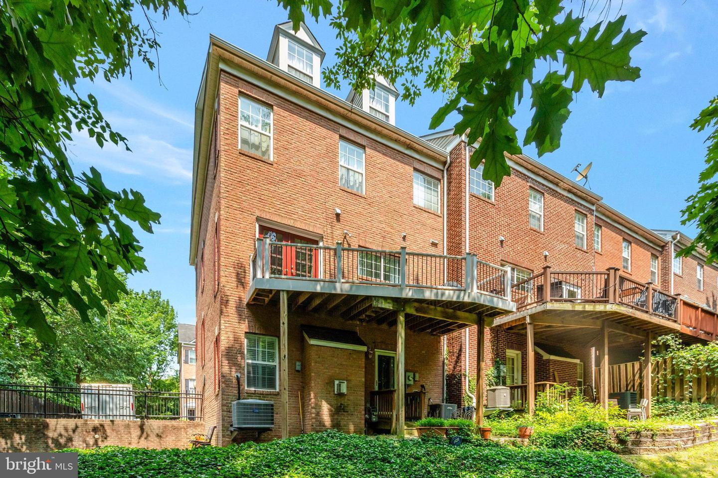 10 PHOENIX MILL PL, ALEXANDRIA, Virginia 22304, 3 Bedrooms Bedrooms, ,4 BathroomsBathrooms,Residential,For sale,10 PHOENIX MILL PL,VAAX2046274 MLS # VAAX2046274