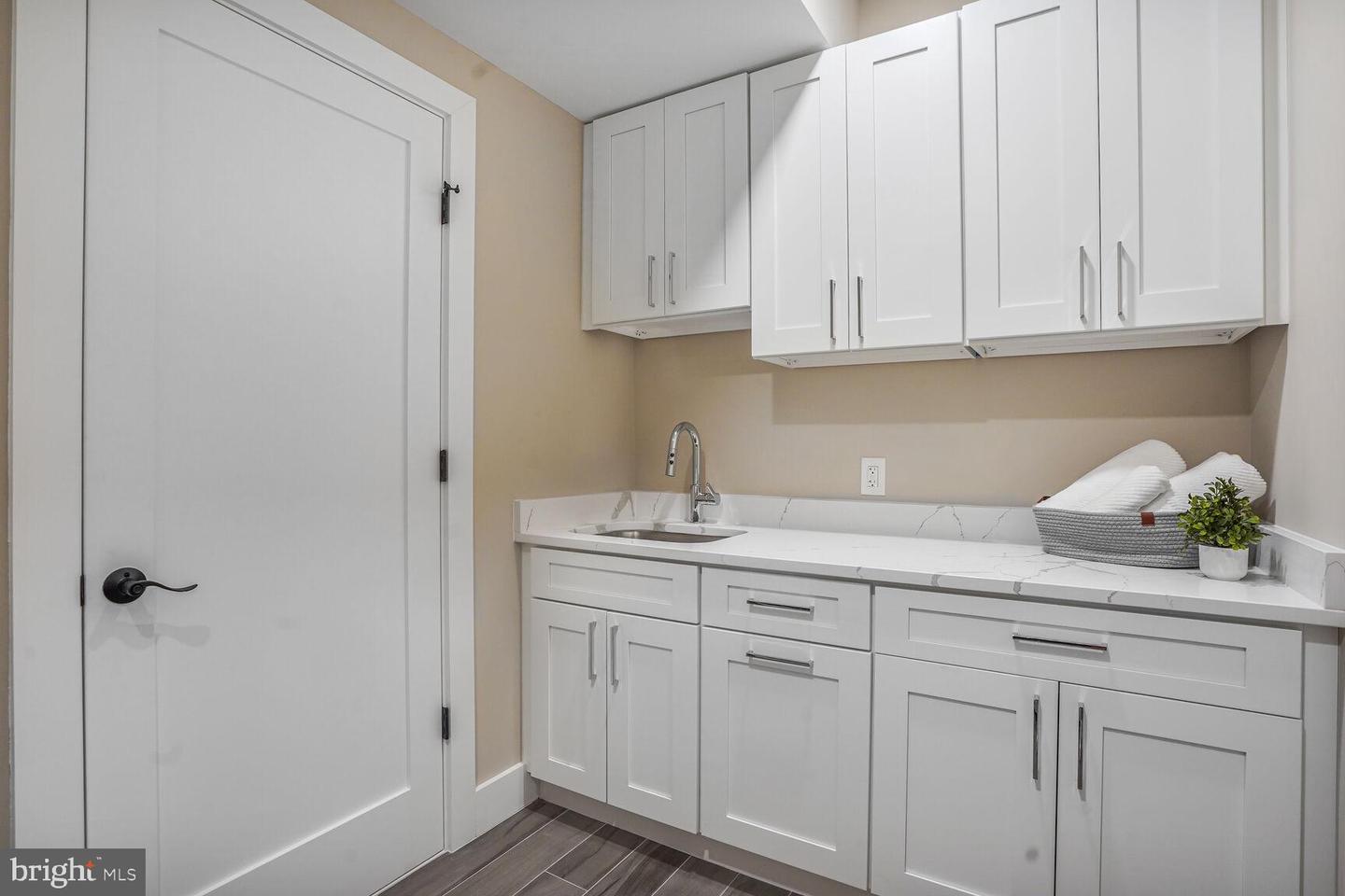 504 KINGSLEY RD SW, VIENNA, Virginia 22180, 7 Bedrooms Bedrooms, ,6 BathroomsBathrooms,Residential,For sale,504 KINGSLEY RD SW,VAFX2246344 MLS # VAFX2246344