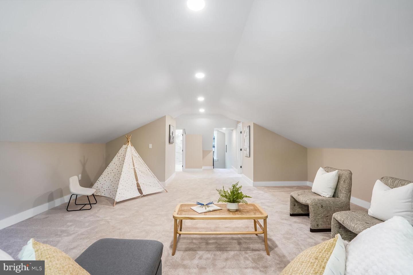 504 KINGSLEY RD SW, VIENNA, Virginia 22180, 7 Bedrooms Bedrooms, ,6 BathroomsBathrooms,Residential,For sale,504 KINGSLEY RD SW,VAFX2246344 MLS # VAFX2246344