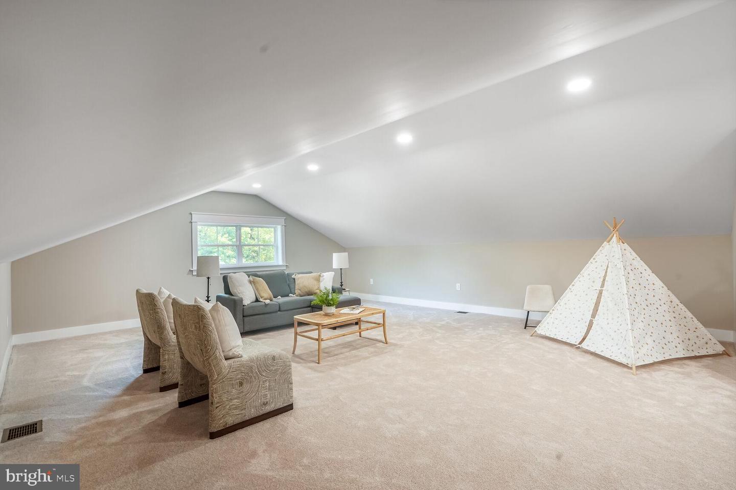 504 KINGSLEY RD SW, VIENNA, Virginia 22180, 7 Bedrooms Bedrooms, ,6 BathroomsBathrooms,Residential,For sale,504 KINGSLEY RD SW,VAFX2246344 MLS # VAFX2246344