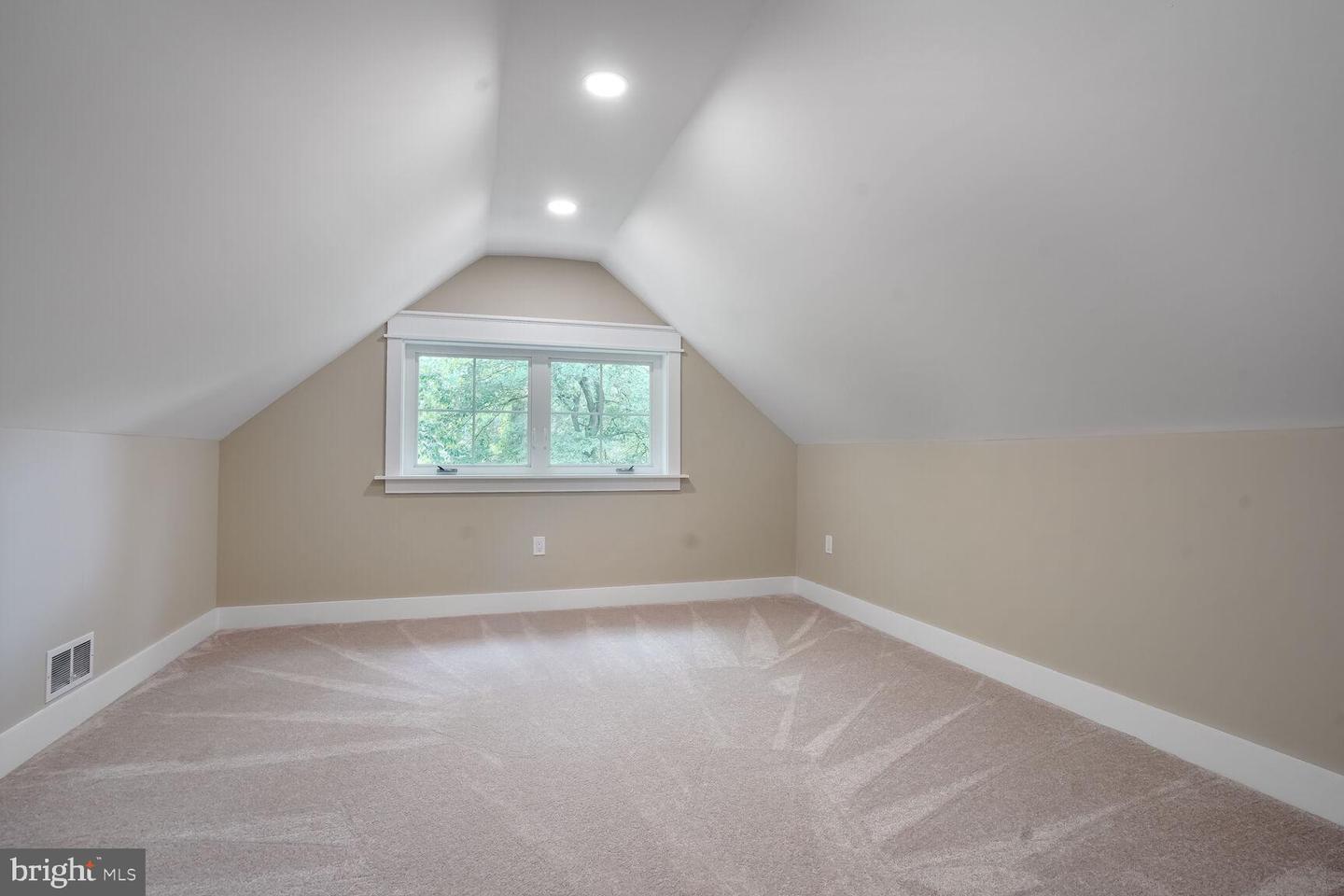 504 KINGSLEY RD SW, VIENNA, Virginia 22180, 7 Bedrooms Bedrooms, ,6 BathroomsBathrooms,Residential,For sale,504 KINGSLEY RD SW,VAFX2246344 MLS # VAFX2246344