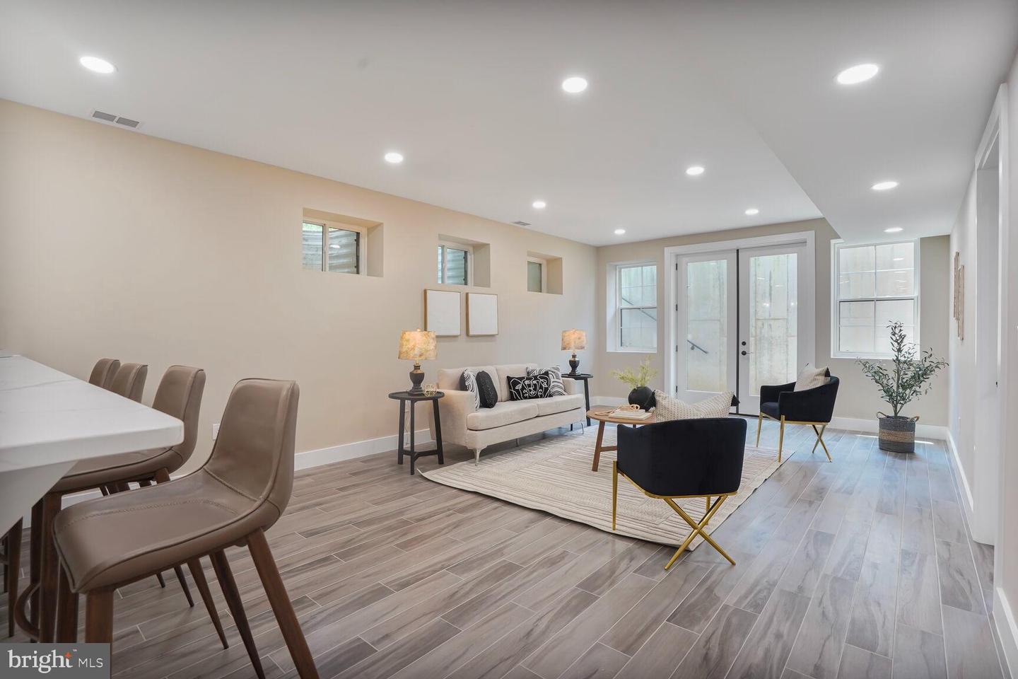 504 KINGSLEY RD SW, VIENNA, Virginia 22180, 7 Bedrooms Bedrooms, ,6 BathroomsBathrooms,Residential,For sale,504 KINGSLEY RD SW,VAFX2246344 MLS # VAFX2246344