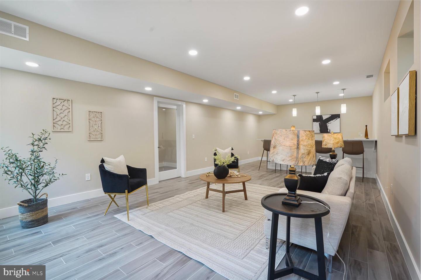 504 KINGSLEY RD SW, VIENNA, Virginia 22180, 7 Bedrooms Bedrooms, ,6 BathroomsBathrooms,Residential,For sale,504 KINGSLEY RD SW,VAFX2246344 MLS # VAFX2246344
