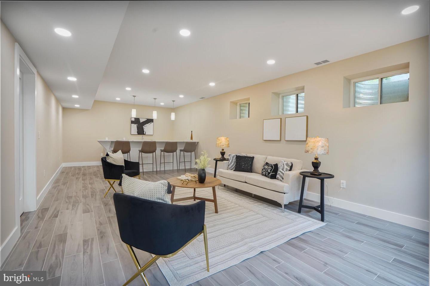 504 KINGSLEY RD SW, VIENNA, Virginia 22180, 7 Bedrooms Bedrooms, ,6 BathroomsBathrooms,Residential,For sale,504 KINGSLEY RD SW,VAFX2246344 MLS # VAFX2246344