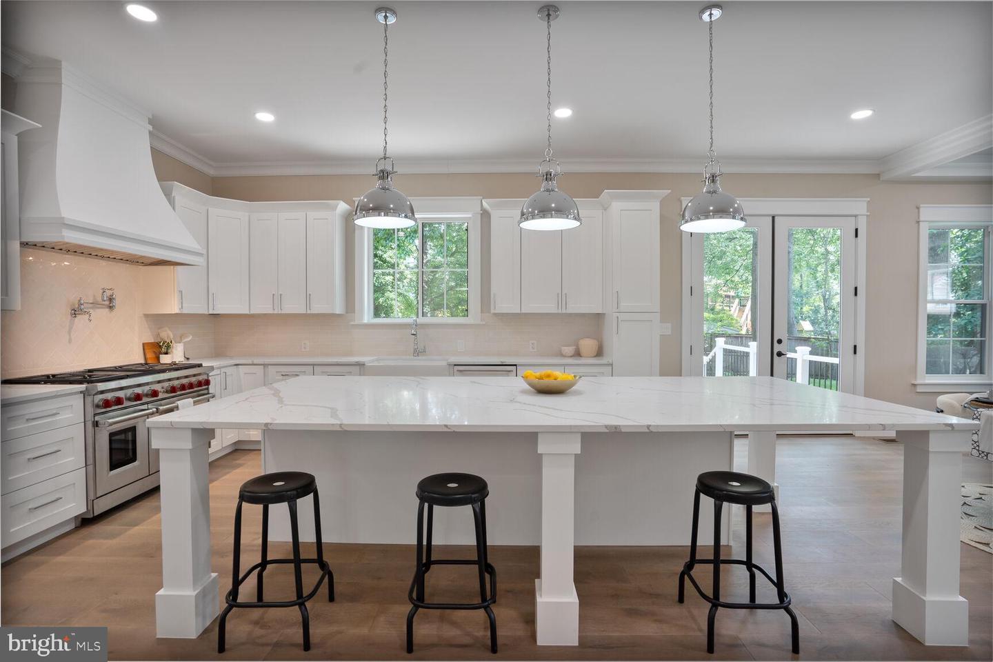 504 KINGSLEY RD SW, VIENNA, Virginia 22180, 7 Bedrooms Bedrooms, ,6 BathroomsBathrooms,Residential,For sale,504 KINGSLEY RD SW,VAFX2246344 MLS # VAFX2246344