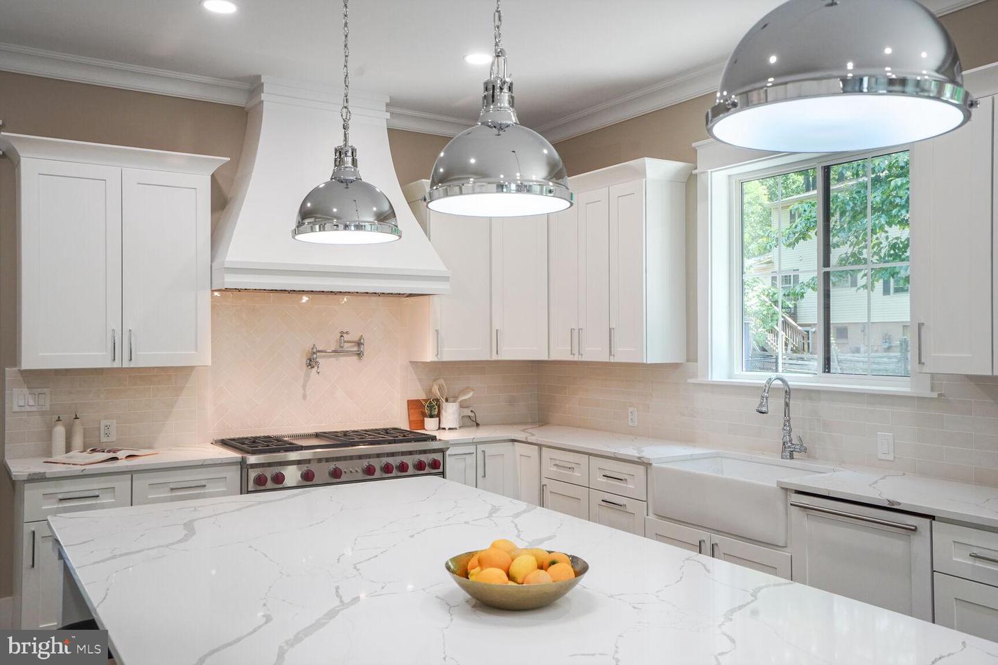 504 KINGSLEY RD SW, VIENNA, Virginia 22180, 7 Bedrooms Bedrooms, ,6 BathroomsBathrooms,Residential,For sale,504 KINGSLEY RD SW,VAFX2246344 MLS # VAFX2246344