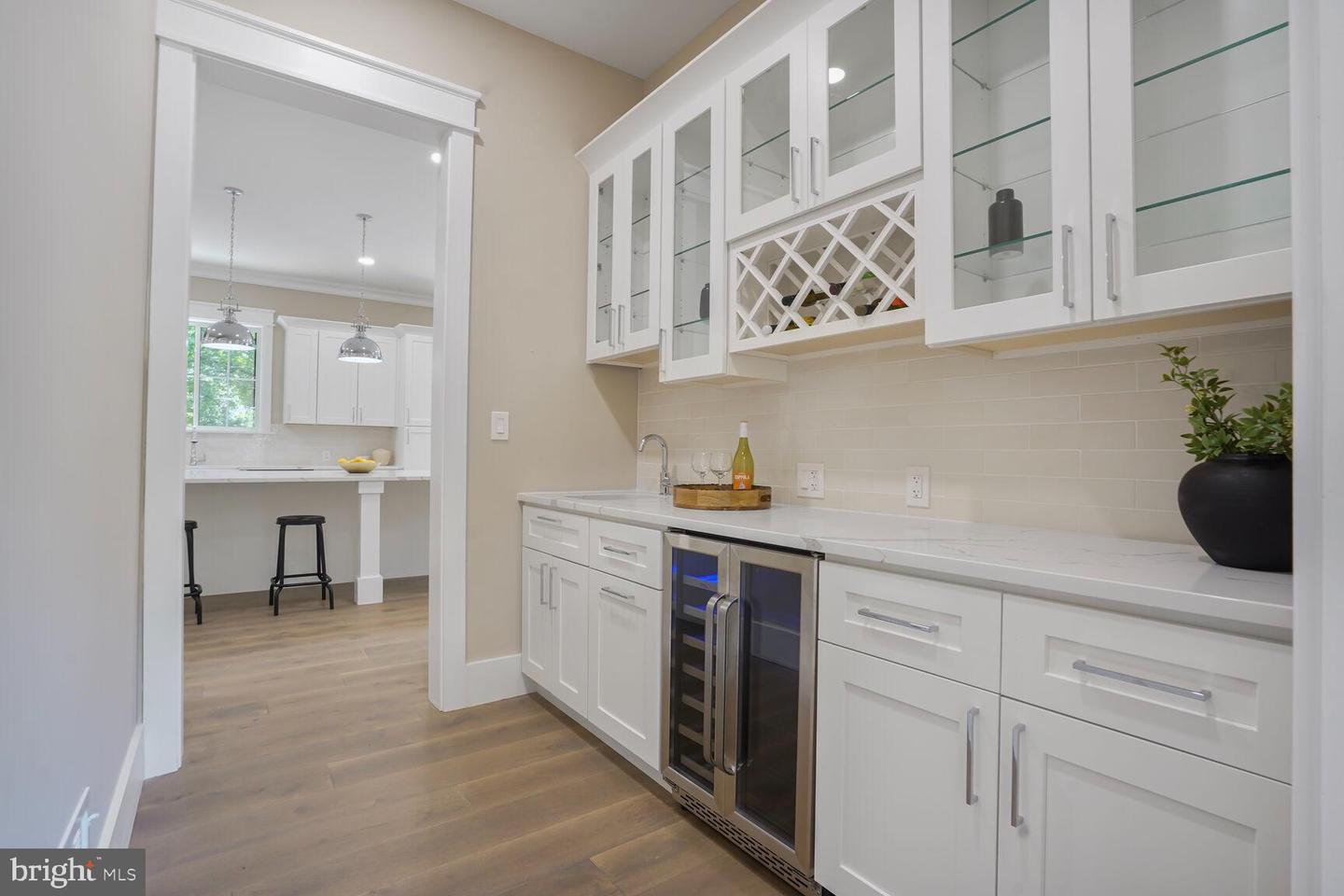 504 KINGSLEY RD SW, VIENNA, Virginia 22180, 7 Bedrooms Bedrooms, ,6 BathroomsBathrooms,Residential,For sale,504 KINGSLEY RD SW,VAFX2246344 MLS # VAFX2246344