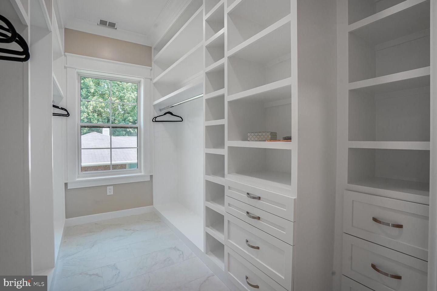 504 KINGSLEY RD SW, VIENNA, Virginia 22180, 7 Bedrooms Bedrooms, ,6 BathroomsBathrooms,Residential,For sale,504 KINGSLEY RD SW,VAFX2246344 MLS # VAFX2246344