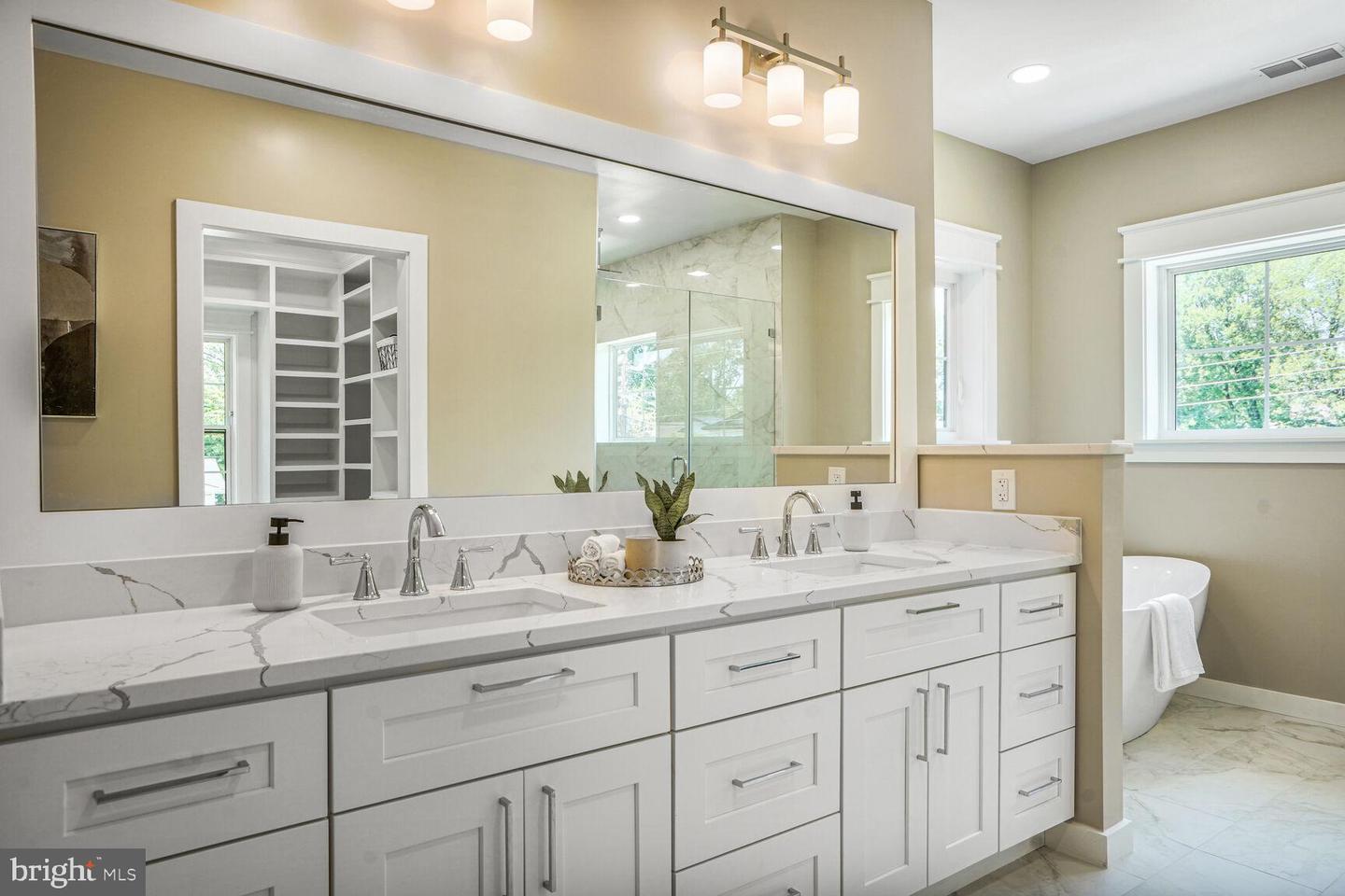 504 KINGSLEY RD SW, VIENNA, Virginia 22180, 7 Bedrooms Bedrooms, ,6 BathroomsBathrooms,Residential,For sale,504 KINGSLEY RD SW,VAFX2246344 MLS # VAFX2246344