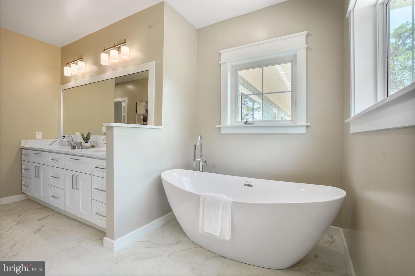 504 KINGSLEY RD SW, VIENNA, Virginia 22180, 7 Bedrooms Bedrooms, ,6 BathroomsBathrooms,Residential,For sale,504 KINGSLEY RD SW,VAFX2246344 MLS # VAFX2246344