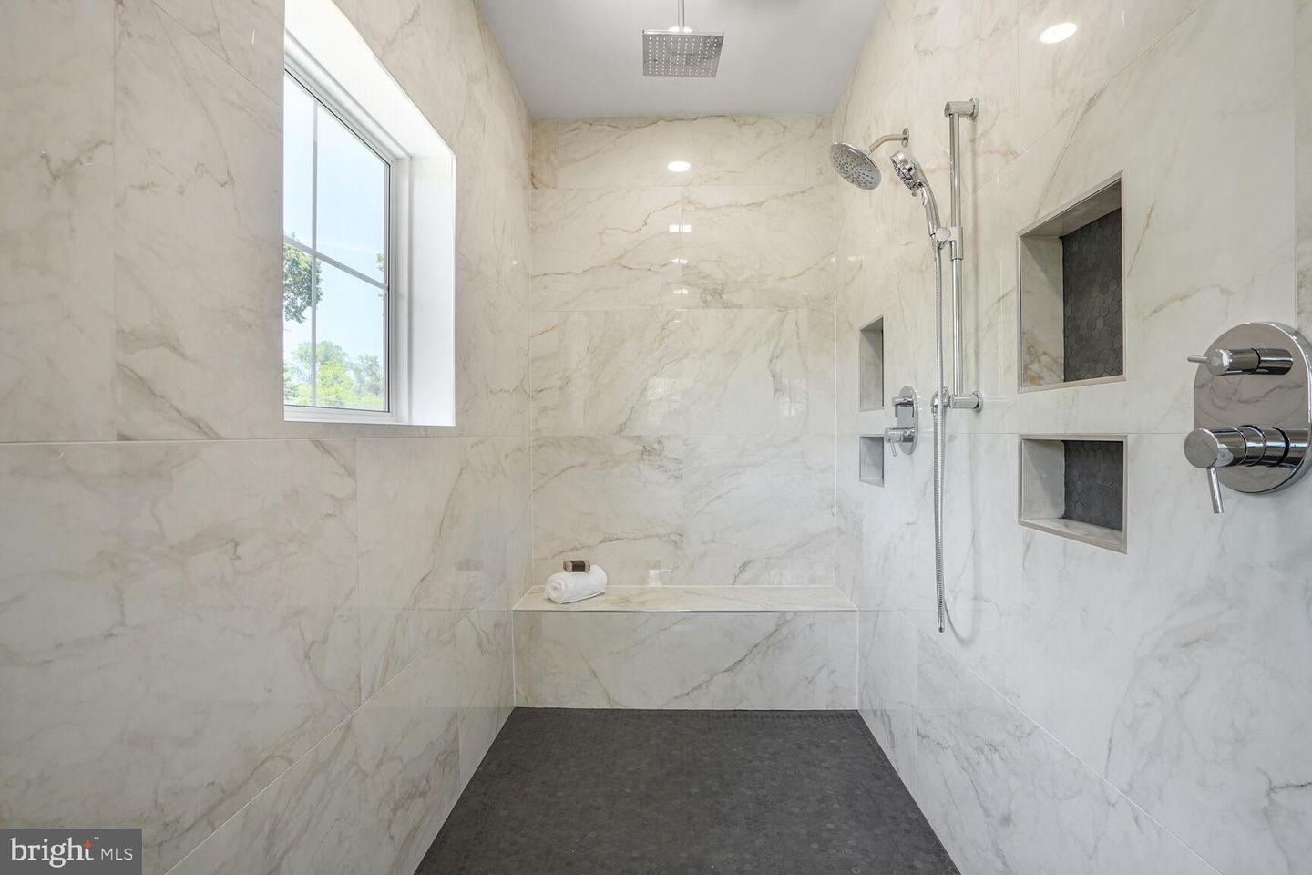504 KINGSLEY RD SW, VIENNA, Virginia 22180, 7 Bedrooms Bedrooms, ,6 BathroomsBathrooms,Residential,For sale,504 KINGSLEY RD SW,VAFX2246344 MLS # VAFX2246344