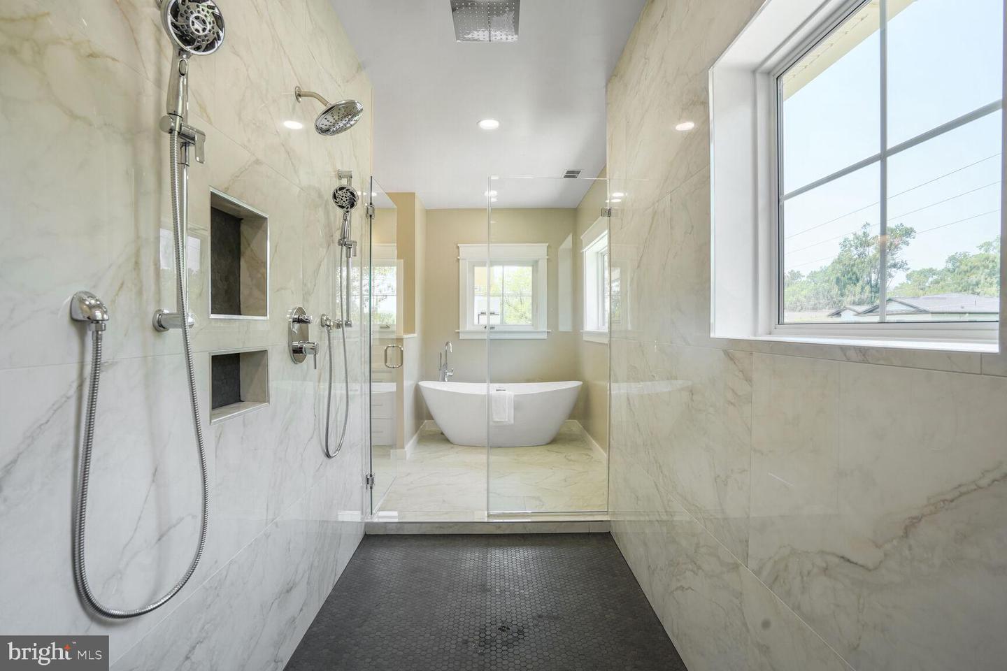 504 KINGSLEY RD SW, VIENNA, Virginia 22180, 7 Bedrooms Bedrooms, ,6 BathroomsBathrooms,Residential,For sale,504 KINGSLEY RD SW,VAFX2246344 MLS # VAFX2246344