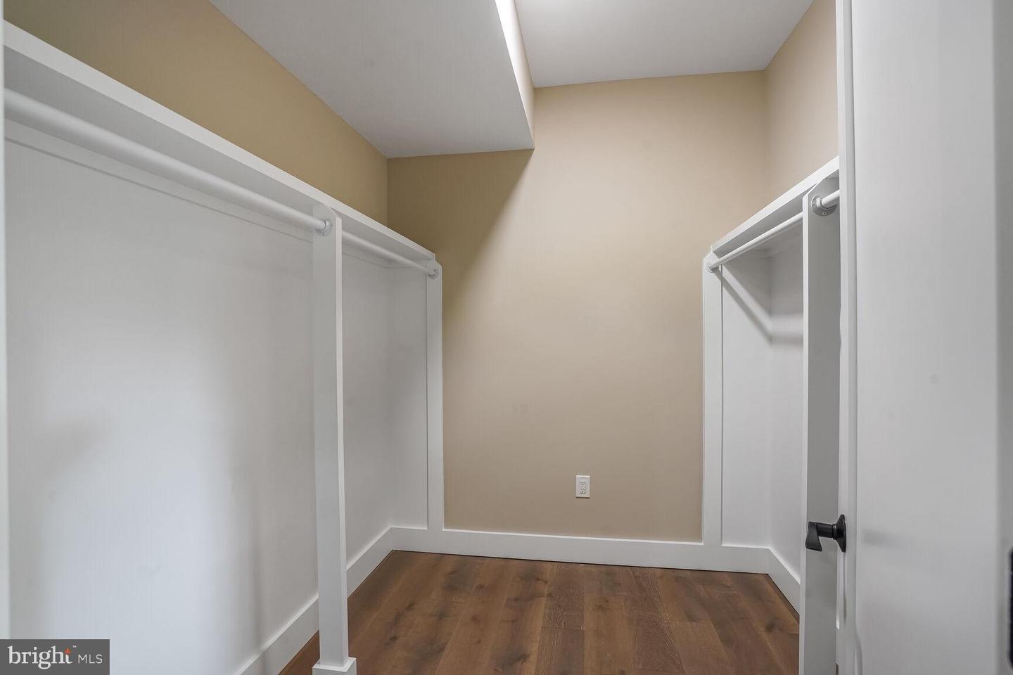 504 KINGSLEY RD SW, VIENNA, Virginia 22180, 7 Bedrooms Bedrooms, ,6 BathroomsBathrooms,Residential,For sale,504 KINGSLEY RD SW,VAFX2246344 MLS # VAFX2246344