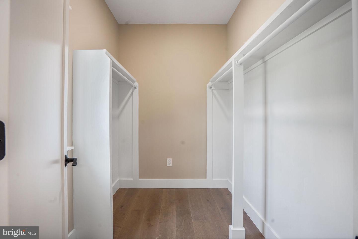 504 KINGSLEY RD SW, VIENNA, Virginia 22180, 7 Bedrooms Bedrooms, ,6 BathroomsBathrooms,Residential,For sale,504 KINGSLEY RD SW,VAFX2246344 MLS # VAFX2246344