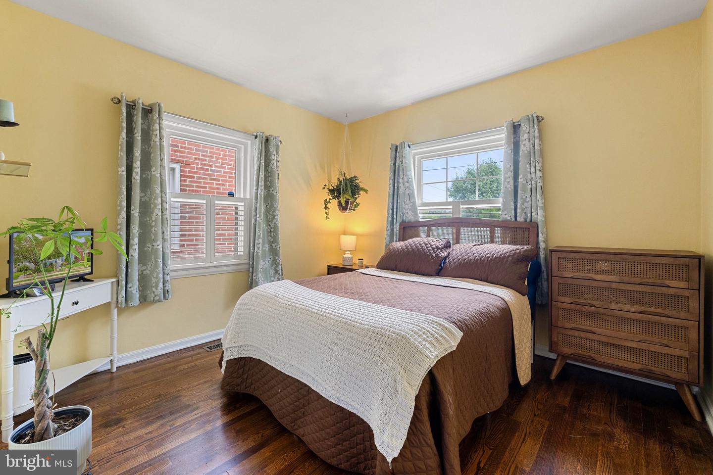 213 WEST ST, WINCHESTER, Virginia 22601, 2 Bedrooms Bedrooms, ,1 BathroomBathrooms,Residential,For sale,213 WEST ST,VAWI2007936 MLS # VAWI2007936