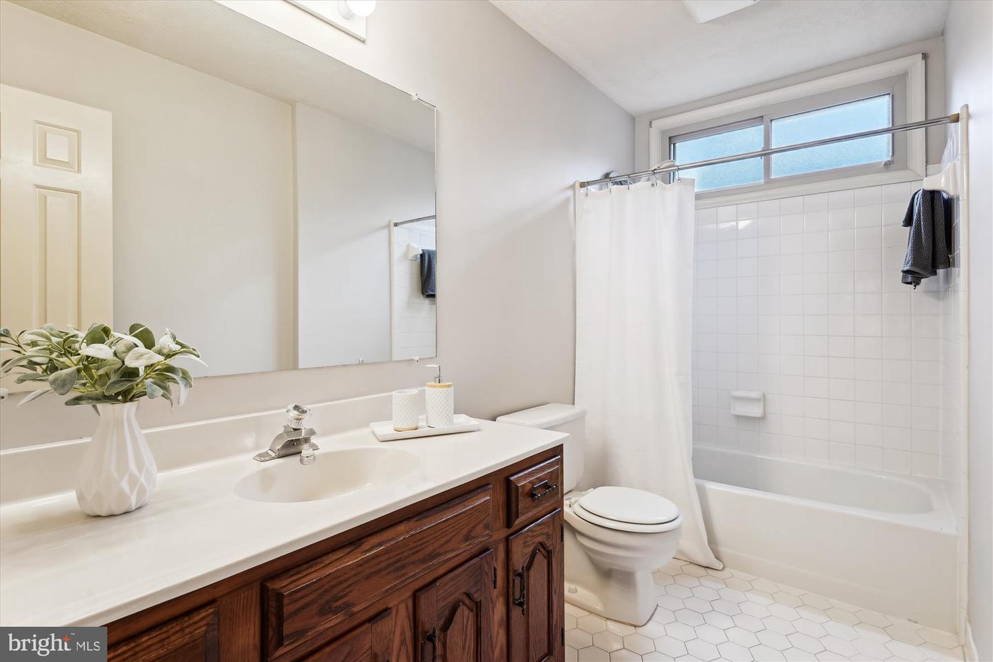 7936 LOBELIA LN, SPRINGFIELD, Virginia 22152, 4 Bedrooms Bedrooms, ,3 BathroomsBathrooms,Residential,For sale,7936 LOBELIA LN,VAFX2246626 MLS # VAFX2246626