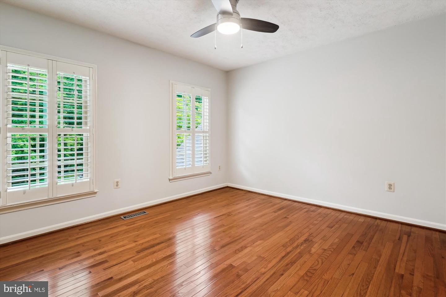 7936 LOBELIA LN, SPRINGFIELD, Virginia 22152, 4 Bedrooms Bedrooms, ,3 BathroomsBathrooms,Residential,For sale,7936 LOBELIA LN,VAFX2246626 MLS # VAFX2246626