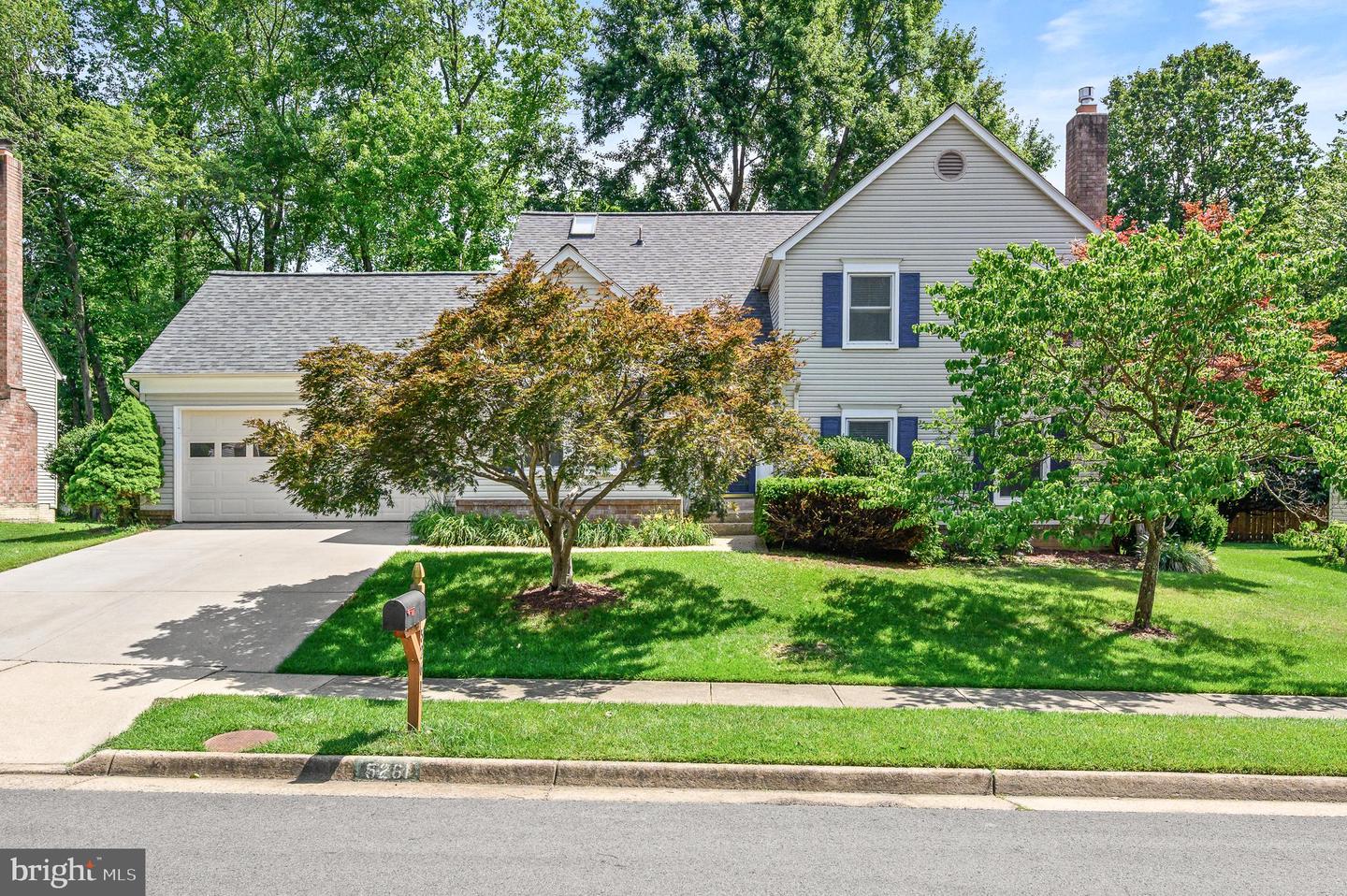 5261 DUNLEIGH DR, BURKE, Virginia 22015, 4 Bedrooms Bedrooms, ,3 BathroomsBathrooms,Residential,For sale,5261 DUNLEIGH DR,VAFX2246628 MLS # VAFX2246628