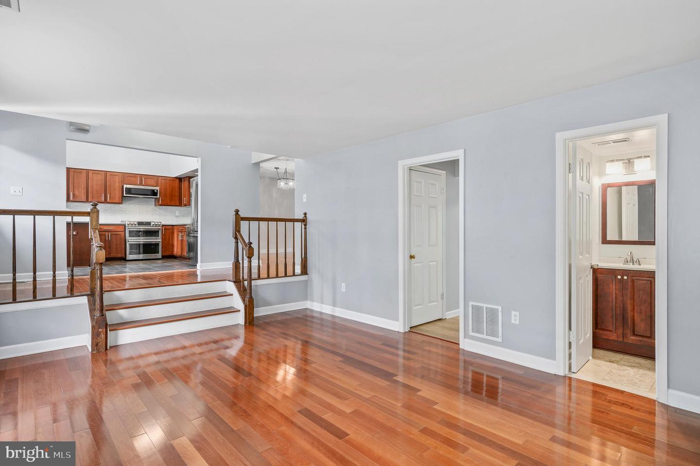 5261 DUNLEIGH DR, BURKE, Virginia 22015, 4 Bedrooms Bedrooms, ,3 BathroomsBathrooms,Residential,For sale,5261 DUNLEIGH DR,VAFX2246628 MLS # VAFX2246628