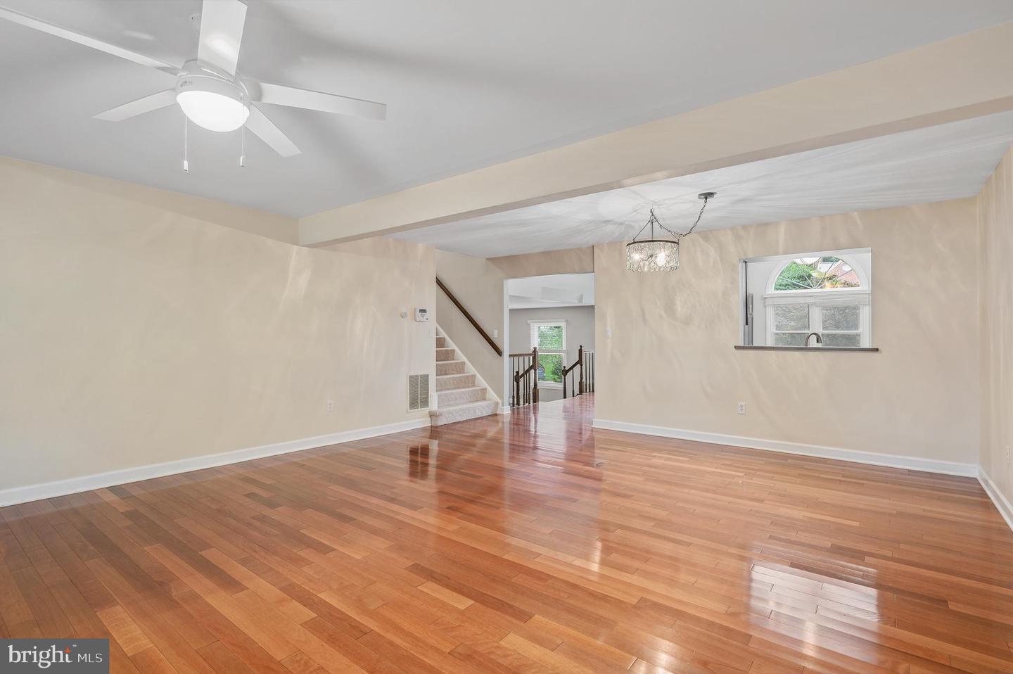 5261 DUNLEIGH DR, BURKE, Virginia 22015, 4 Bedrooms Bedrooms, ,3 BathroomsBathrooms,Residential,For sale,5261 DUNLEIGH DR,VAFX2246628 MLS # VAFX2246628