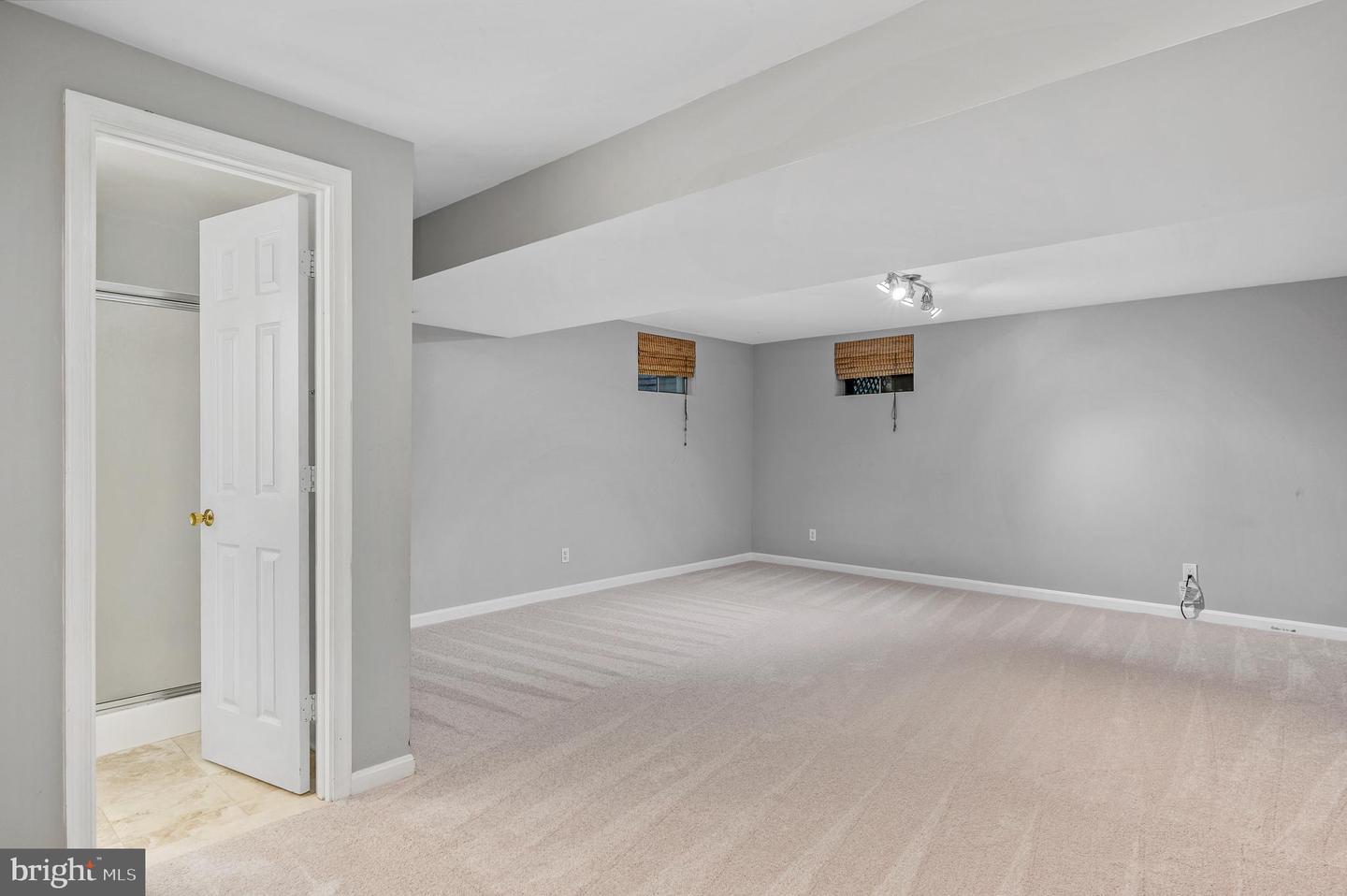 5261 DUNLEIGH DR, BURKE, Virginia 22015, 4 Bedrooms Bedrooms, ,3 BathroomsBathrooms,Residential,For sale,5261 DUNLEIGH DR,VAFX2246628 MLS # VAFX2246628