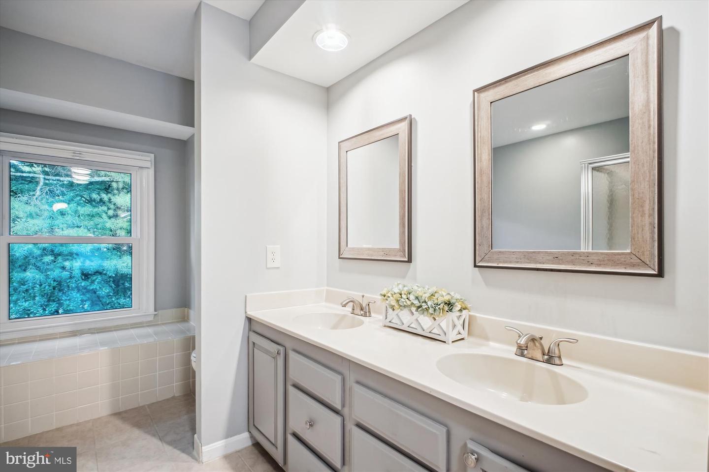13617 UNION VILLAGE CIR, CLIFTON, Virginia 20124, 4 Bedrooms Bedrooms, ,3 BathroomsBathrooms,Residential,For sale,13617 UNION VILLAGE CIR,VAFX2246796 MLS # VAFX2246796