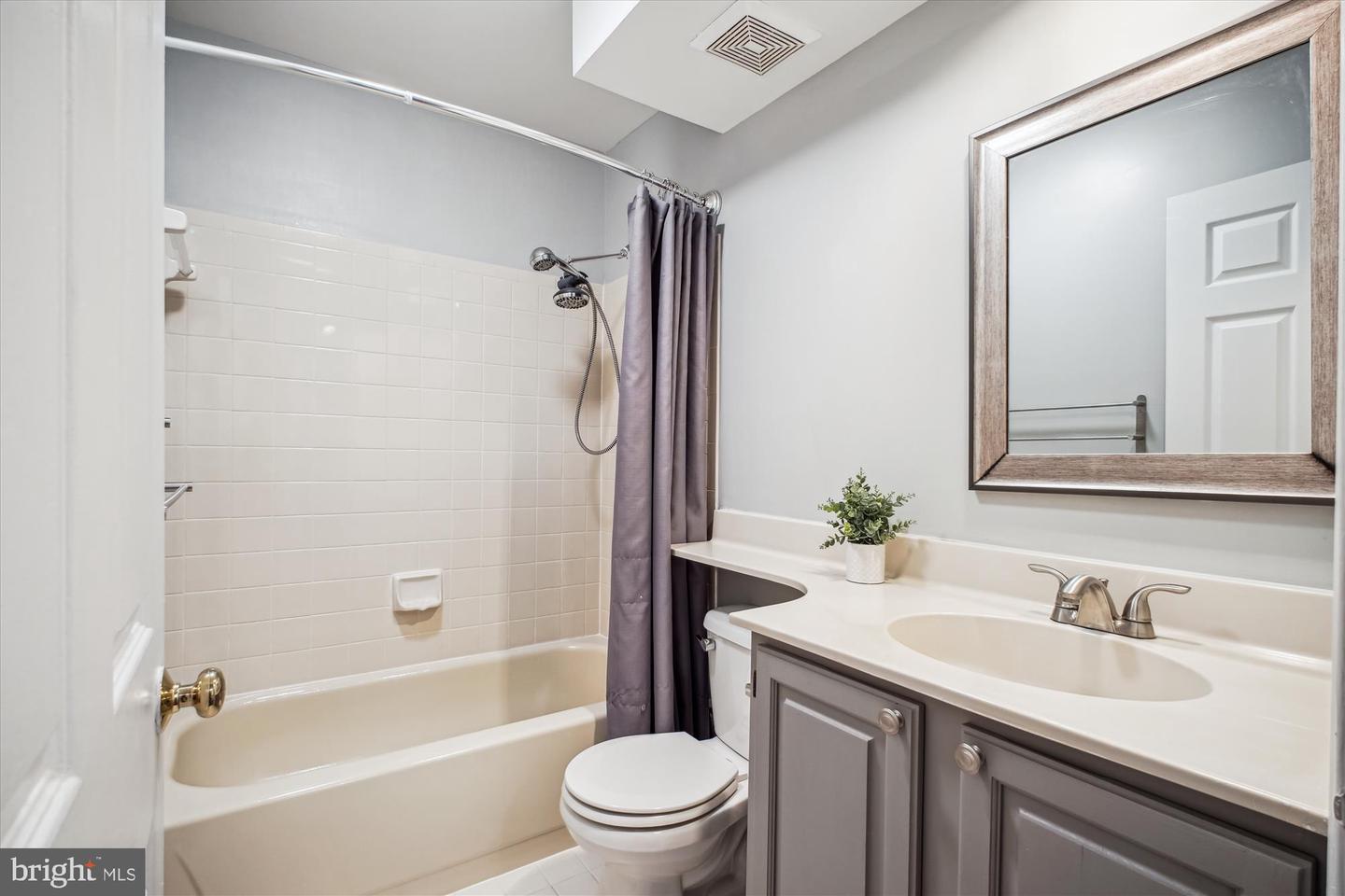 13617 UNION VILLAGE CIR, CLIFTON, Virginia 20124, 4 Bedrooms Bedrooms, ,3 BathroomsBathrooms,Residential,For sale,13617 UNION VILLAGE CIR,VAFX2246796 MLS # VAFX2246796
