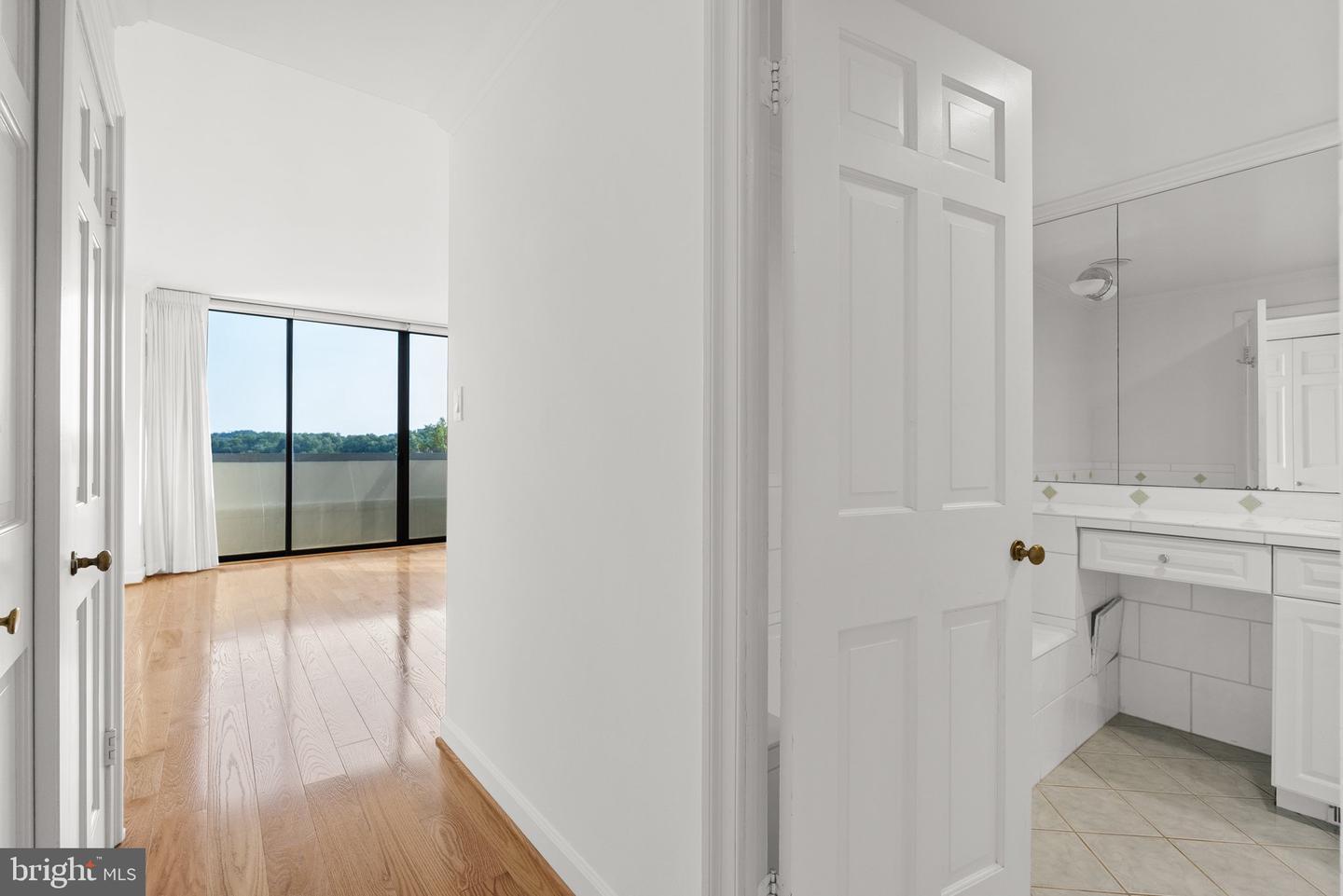 2700 VIRGINIA AVE NW #811, WASHINGTON, District Of Columbia 20037, 2 Bedrooms Bedrooms, ,2 BathroomsBathrooms,Residential,For sale,2700 VIRGINIA AVE NW #811,DCDC2190598 MLS # DCDC2190598