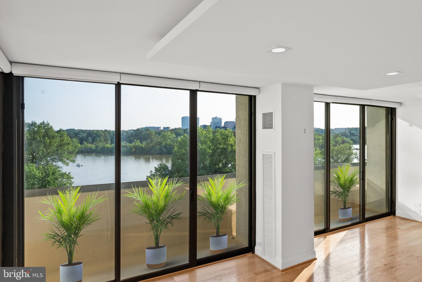 2700 VIRGINIA AVE NW #811, WASHINGTON, District Of Columbia 20037, 2 Bedrooms Bedrooms, ,2 BathroomsBathrooms,Residential,For sale,2700 VIRGINIA AVE NW #811,DCDC2190598 MLS # DCDC2190598