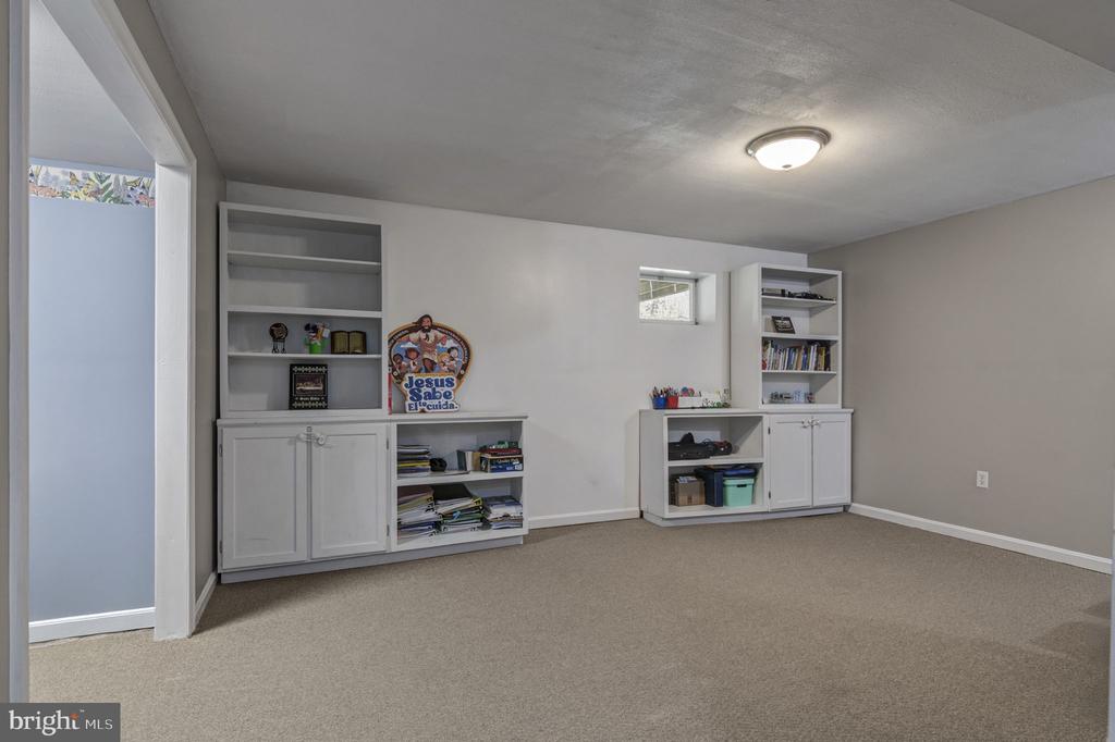 8802 DUNDEE DR, FREDERICKSBURG, Virginia 22408, 3 Bedrooms Bedrooms, ,3 BathroomsBathrooms,Residential,8802 DUNDEE DR,VASP2034152 MLS # VASP2034152