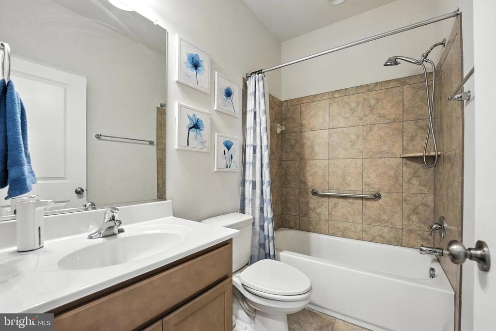 11708 ROBIN WOODS CIR, SPOTSYLVANIA, Virginia 22551, 5 Bedrooms Bedrooms, ,4 BathroomsBathrooms,Residential,11708 ROBIN WOODS CIR,VASP2034098 MLS # VASP2034098