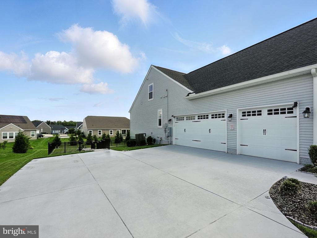 11708 ROBIN WOODS CIR, SPOTSYLVANIA, Virginia 22551, 5 Bedrooms Bedrooms, ,4 BathroomsBathrooms,Residential,11708 ROBIN WOODS CIR,VASP2034098 MLS # VASP2034098