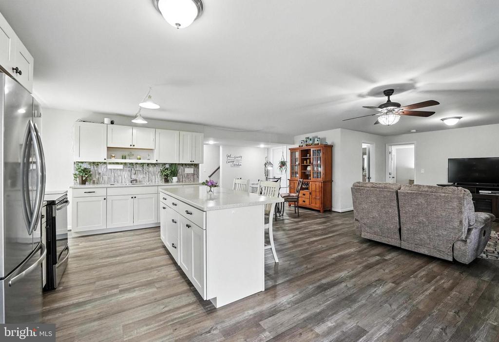 11708 ROBIN WOODS CIR, SPOTSYLVANIA, Virginia 22551, 5 Bedrooms Bedrooms, ,4 BathroomsBathrooms,Residential,11708 ROBIN WOODS CIR,VASP2034098 MLS # VASP2034098