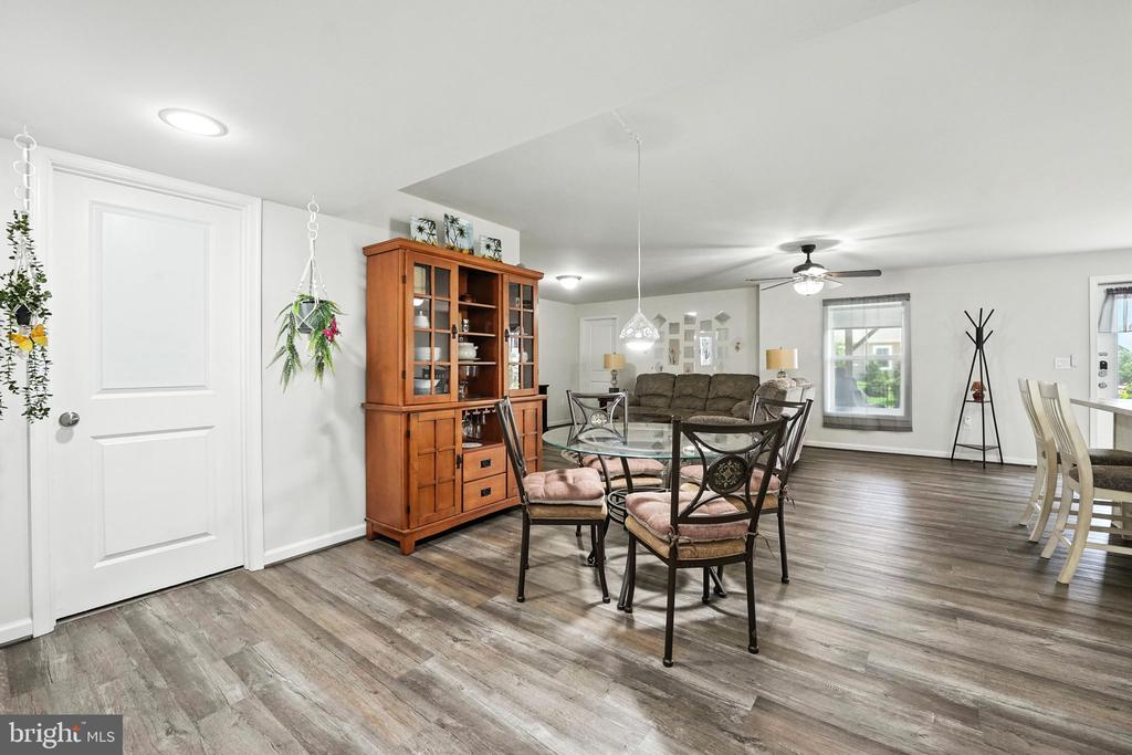 11708 ROBIN WOODS CIR, SPOTSYLVANIA, Virginia 22551, 5 Bedrooms Bedrooms, ,4 BathroomsBathrooms,Residential,11708 ROBIN WOODS CIR,VASP2034098 MLS # VASP2034098
