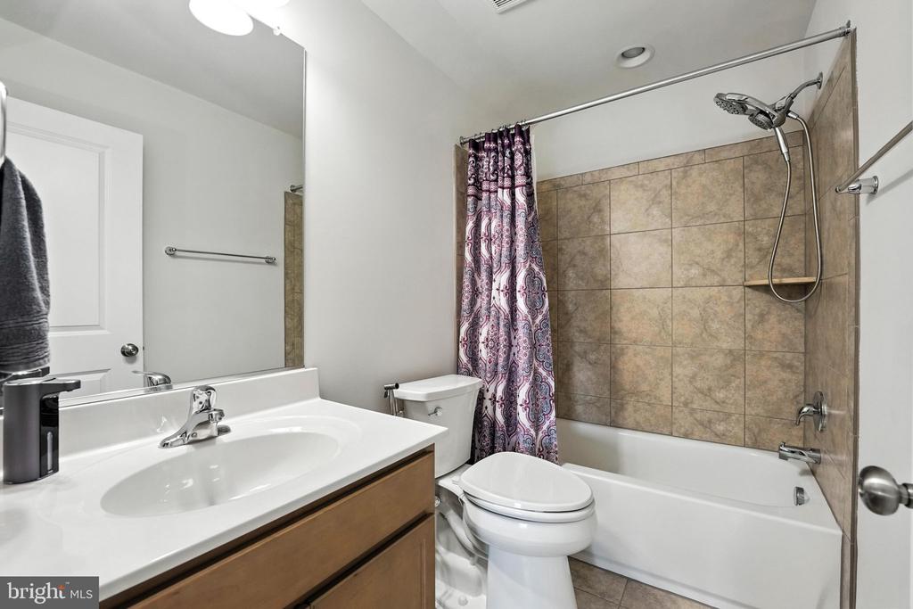 11708 ROBIN WOODS CIR, SPOTSYLVANIA, Virginia 22551, 5 Bedrooms Bedrooms, ,4 BathroomsBathrooms,Residential,11708 ROBIN WOODS CIR,VASP2034098 MLS # VASP2034098