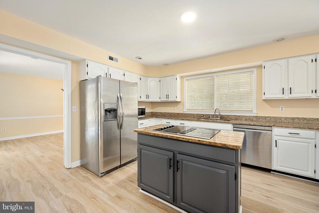 6904 LAKELAND WAY, FREDERICKSBURG, Virginia 22407, 4 Bedrooms Bedrooms, ,3 BathroomsBathrooms,Residential,6904 LAKELAND WAY,VASP2034134 MLS # VASP2034134