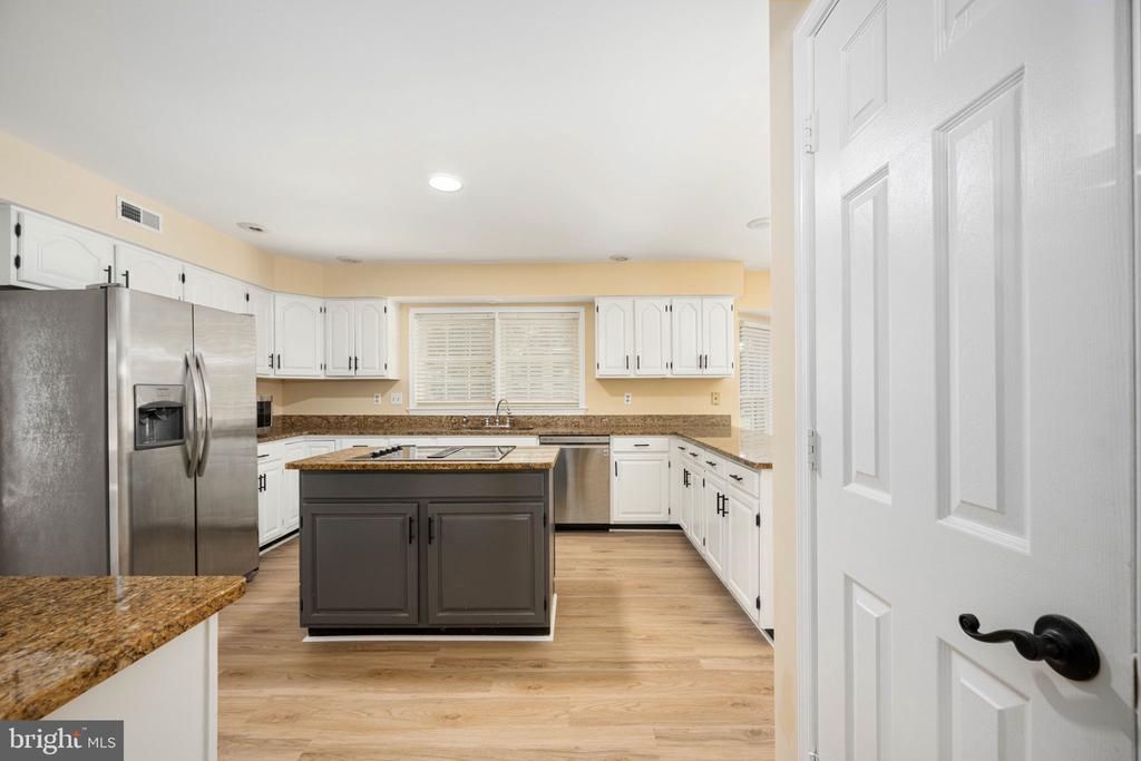6904 LAKELAND WAY, FREDERICKSBURG, Virginia 22407, 4 Bedrooms Bedrooms, ,3 BathroomsBathrooms,Residential,6904 LAKELAND WAY,VASP2034134 MLS # VASP2034134