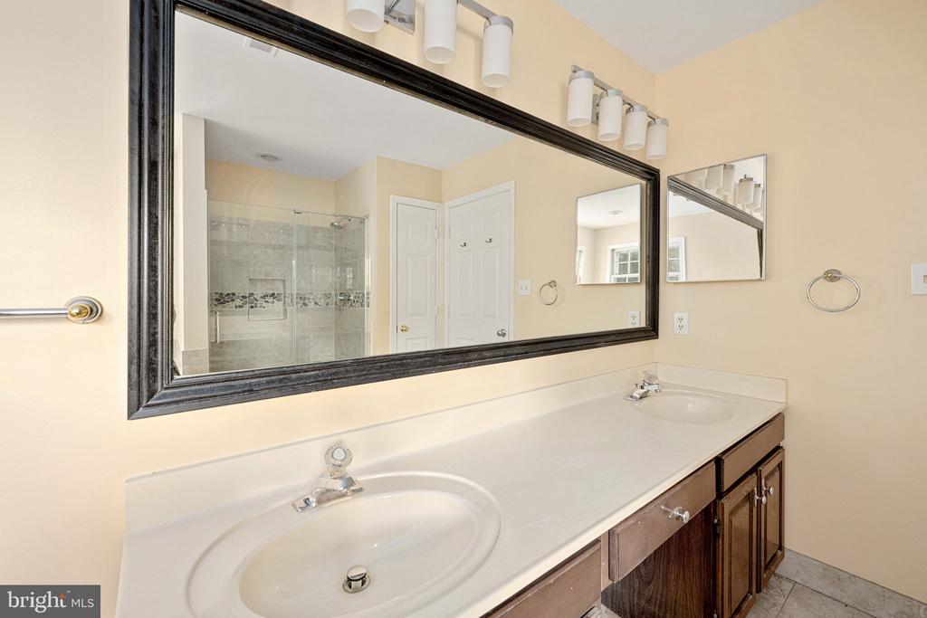 6904 LAKELAND WAY, FREDERICKSBURG, Virginia 22407, 4 Bedrooms Bedrooms, ,3 BathroomsBathrooms,Residential,6904 LAKELAND WAY,VASP2034134 MLS # VASP2034134
