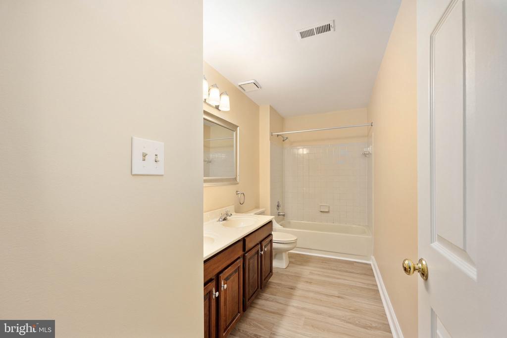 6904 LAKELAND WAY, FREDERICKSBURG, Virginia 22407, 4 Bedrooms Bedrooms, ,3 BathroomsBathrooms,Residential,6904 LAKELAND WAY,VASP2034134 MLS # VASP2034134